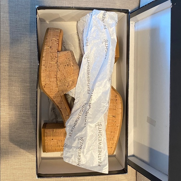 NWT Andre Assous Tan Cork Block Heel Sandals - Picture 5 of 5